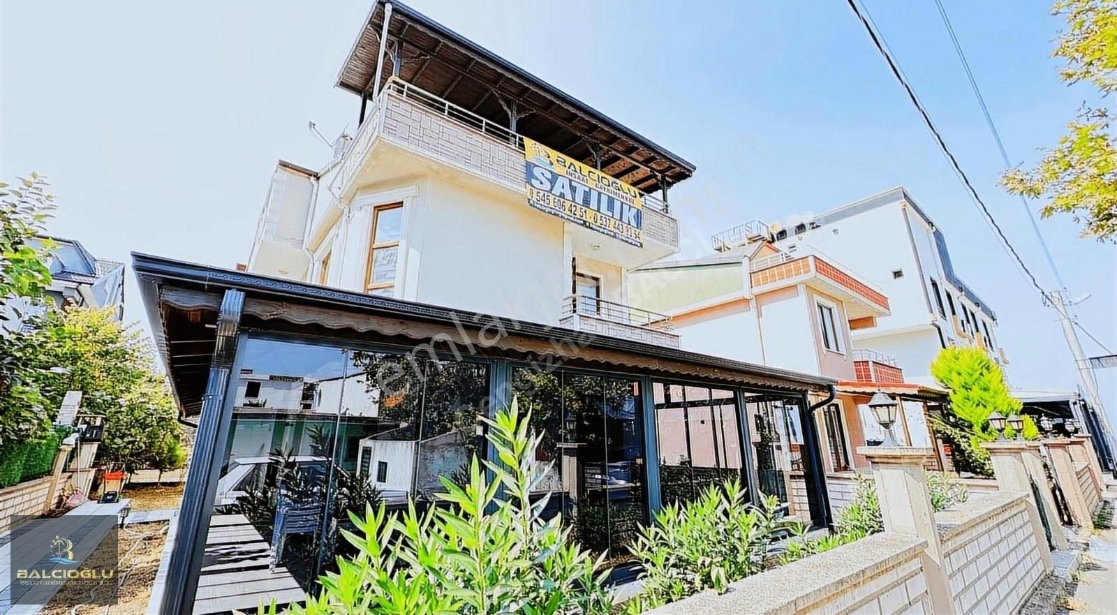 Kocaali Yalı Satılık Villa Balcıoğlundan Satılık Merkez Plajda Denize 3.sıra Eşyalı Triblex