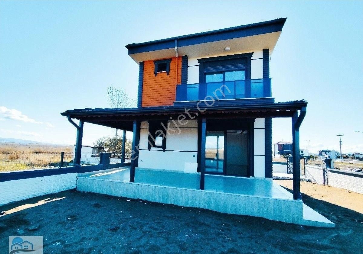 Ayvalık Altınova Satılık Villa Marinadan Köşe Konumlu Ferah Lüks Villalar