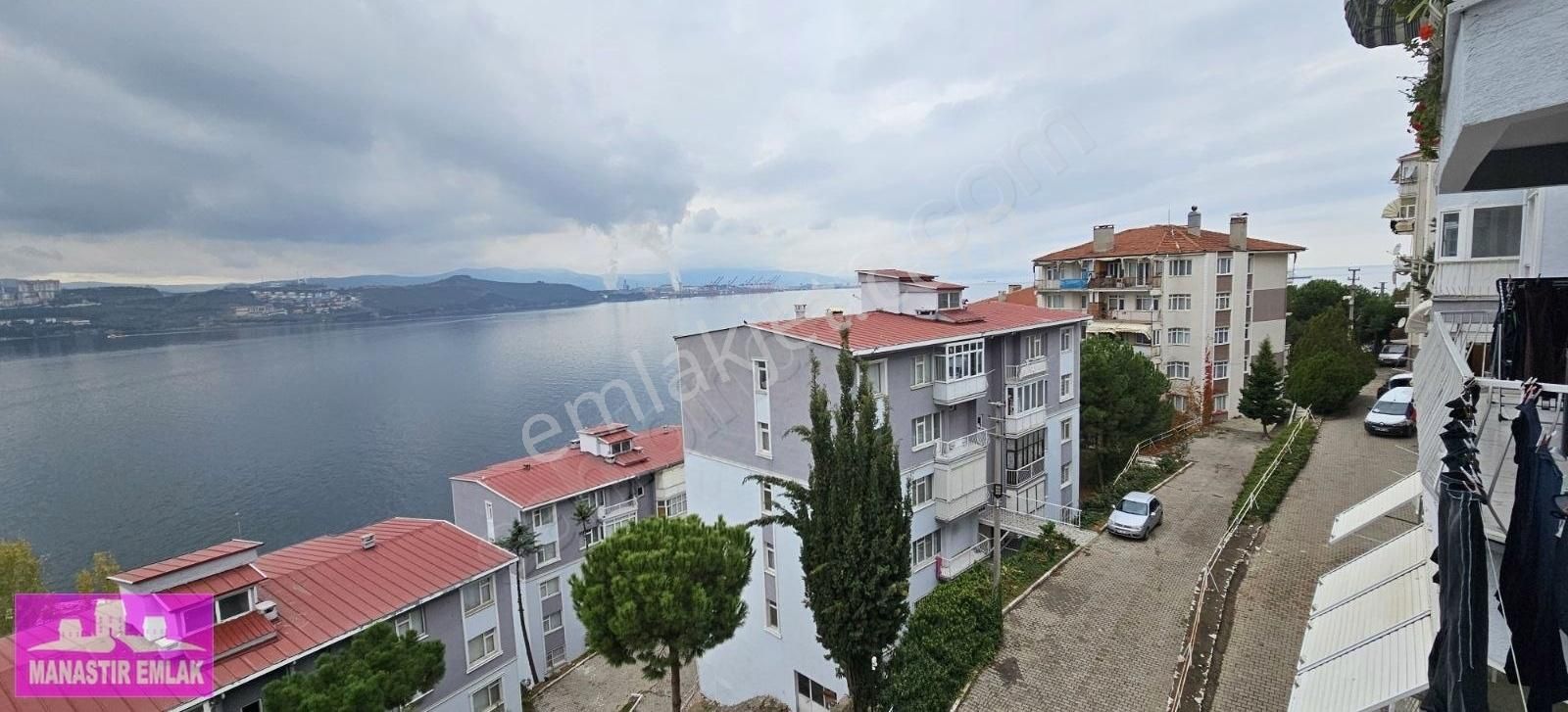 Gemlik Cumhuriyet Kiralık Daire Manastır Emlak'tan Deniz Manzaralı Eşyalı Kiralık Lüks Daire