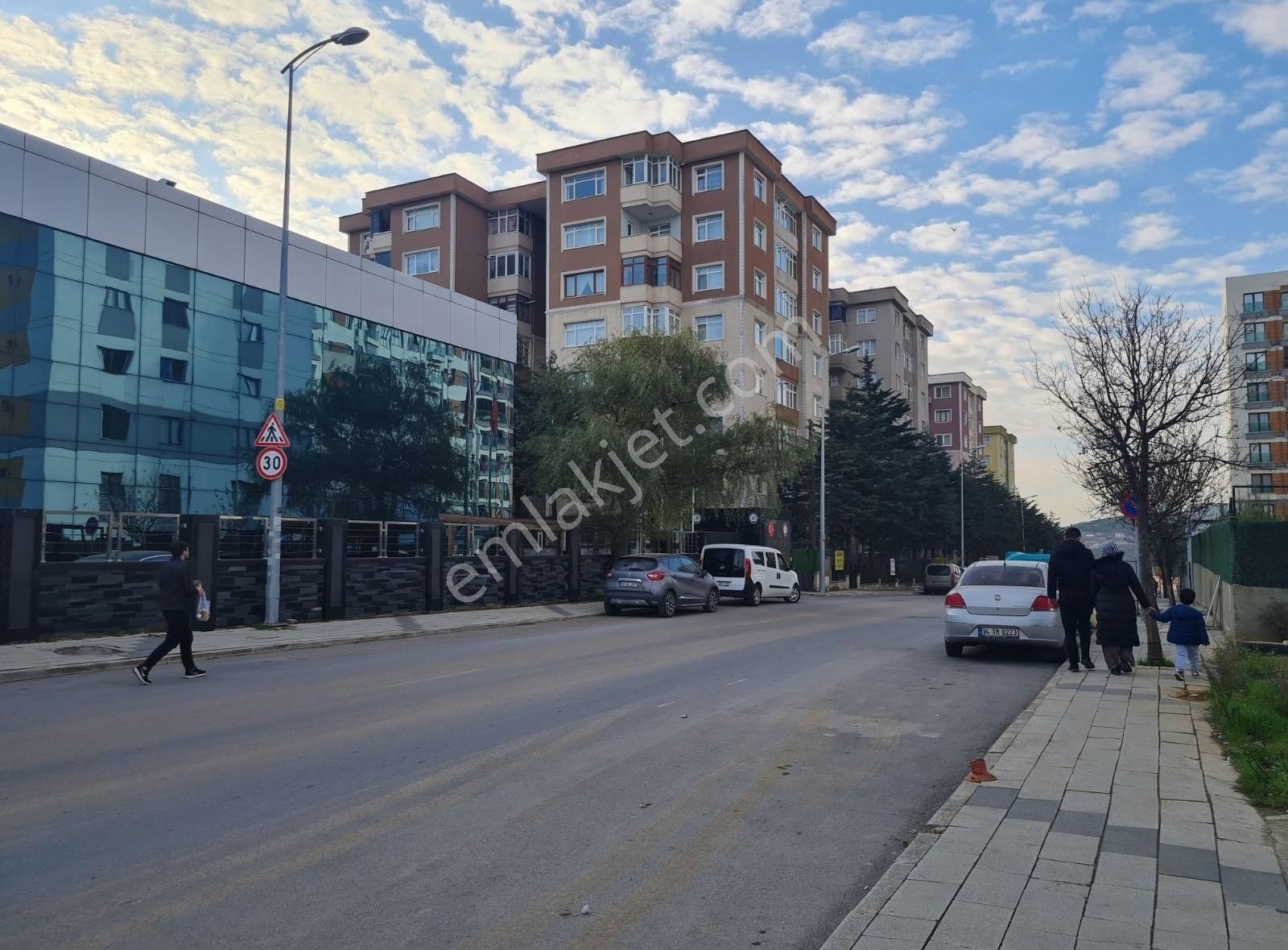 Sancaktepe Fatih Satılık Daire Sancaktepe Fatih Mahallesinde Satılık 3+1 İskanlı Daire