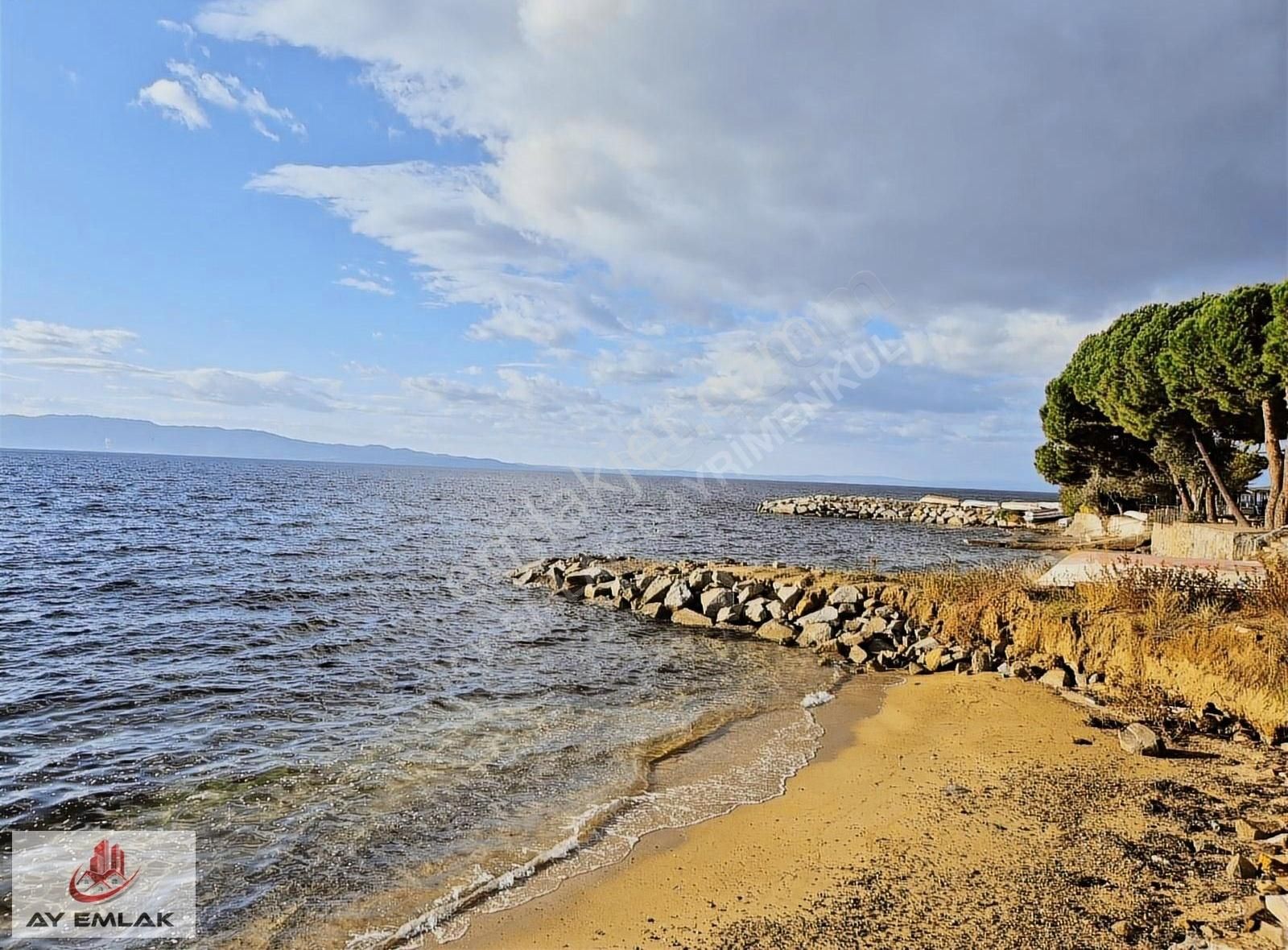 Armutlu Bayır Satılık Daire Ay Emlak'tan Yılandarda Denize Sıfır Ful Deniz Manzara 2+1 Daire