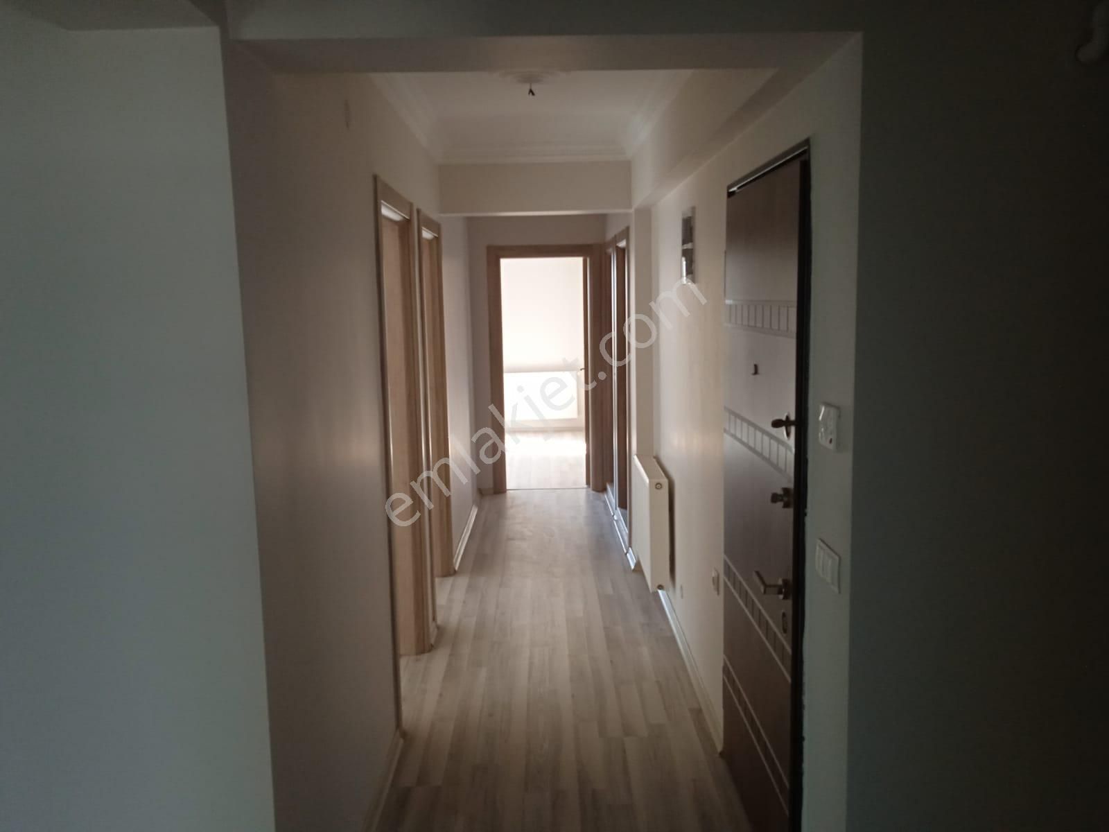 Menderes Cüneytbey Kiralık Daire Cüneytbey Mh.de Özgüneş Gayrimenkul Ve İnşaat'tan Kiralık Cam Balkonlu Ferah 3+1 Lüks Daire.