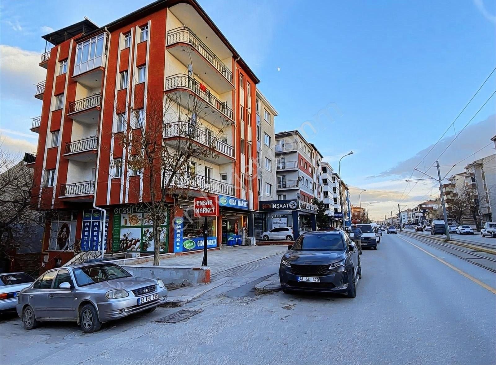 Odunpazarı Emek Kiralık Daire Çırağan Emlak'tan Emek Mah.ertaş Caddesi Üzerinde 3+1 Daire