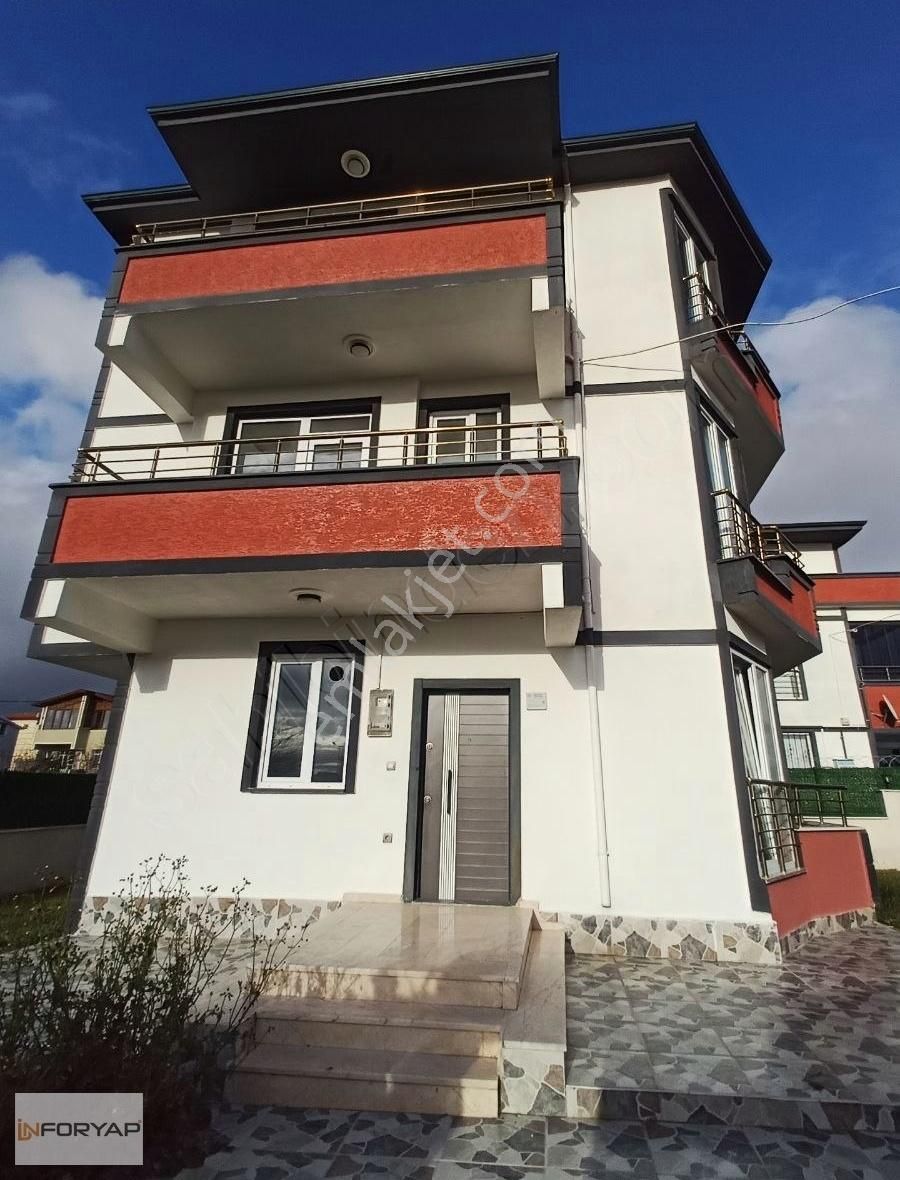 Marmaraereğlisi Yeniçiftlik Satılık Villa ꧁inforyap꧂***satılık Köşe Başı 3 Katlı Tripleks Villa***