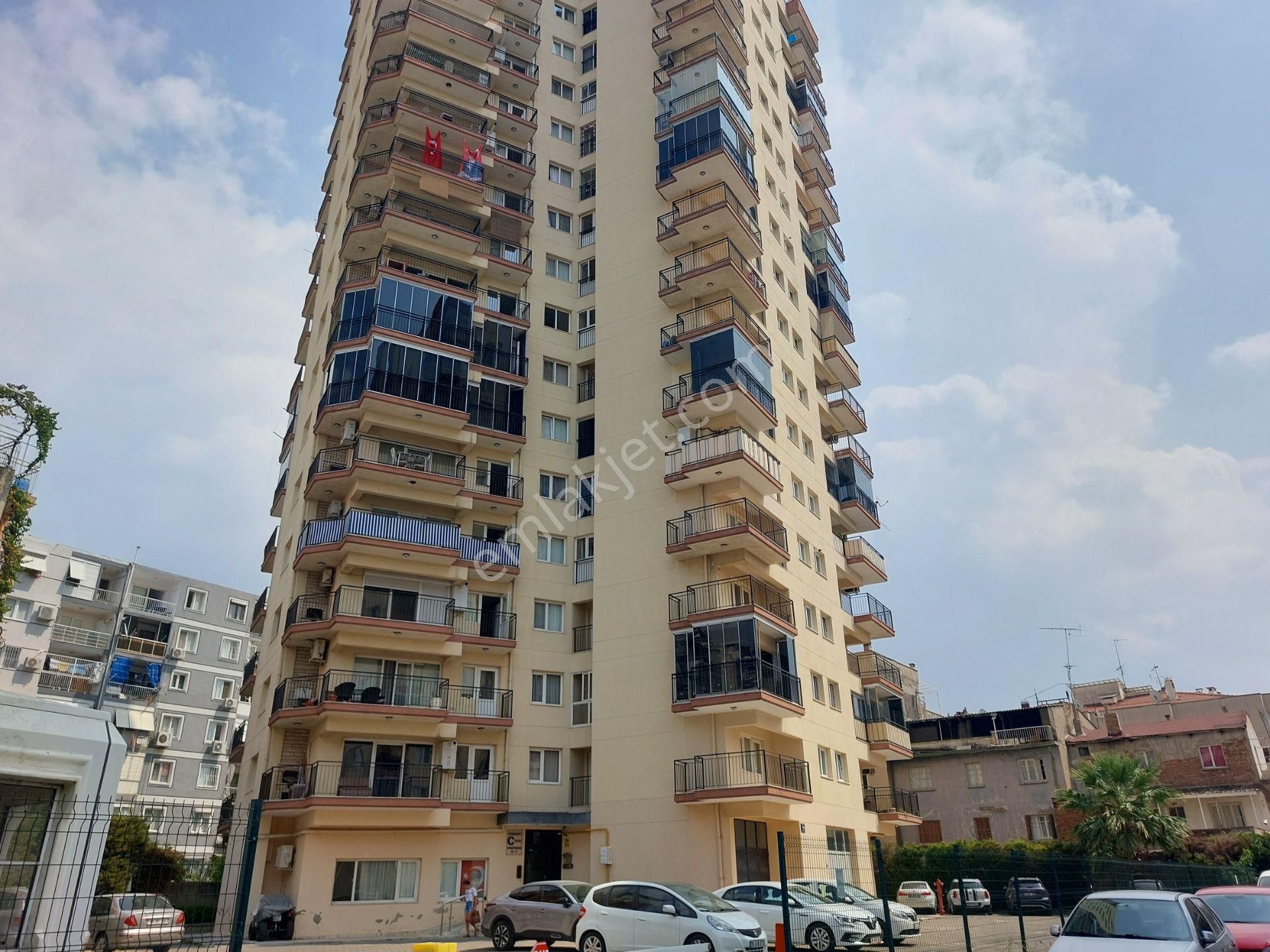 Bayraklı Fuat Edip Baksı Satılık Daire Bayraklı Güneşkent Sitesinde Kiracısız Satılık 3+1 Daire