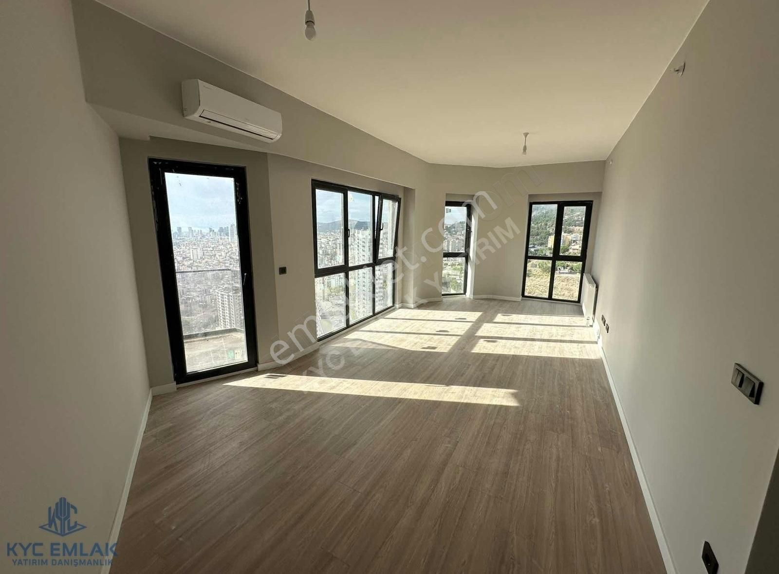 Kartal Hürriyet Kiralık Daire Dünya Şehir Kartal Da Yüksek Kat Panoramik Manzaralı 3+1 Daire