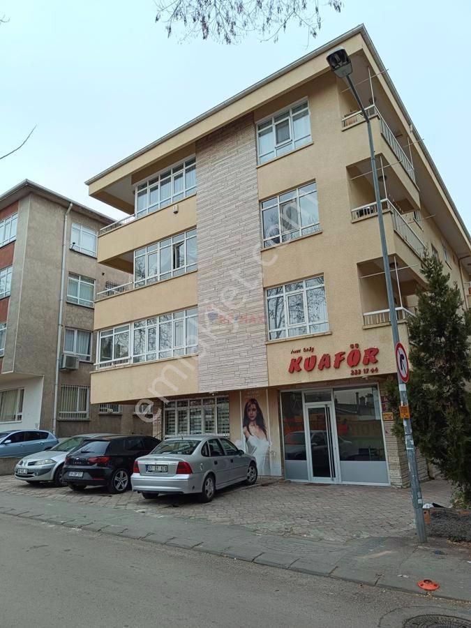 Çankaya Yukarı Bahçelievler Kiralık Daire Yukarı Bahçeli 7.cad Paraleli Ara Kat Eşyalı