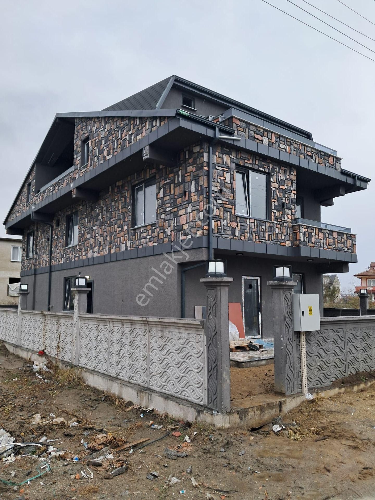 Kocaali Yalı Satılık Villa Kocaali De Yılın Fırsatı Büyük Villa !! Zam Gelmeden Satılmadan Alın