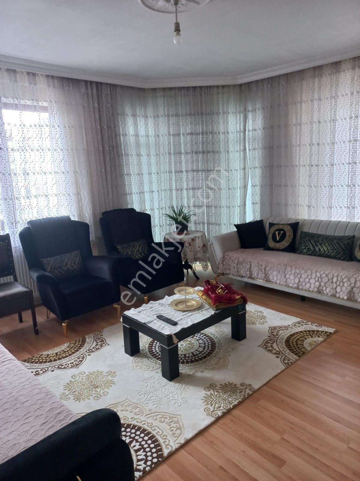 Tepebaşı Çamlıca Satılık Daire Sd724- Çamlıca Mah 3+1 Ara Kat Asansörlü Bakımlı Köşe Başında Satılık Daire