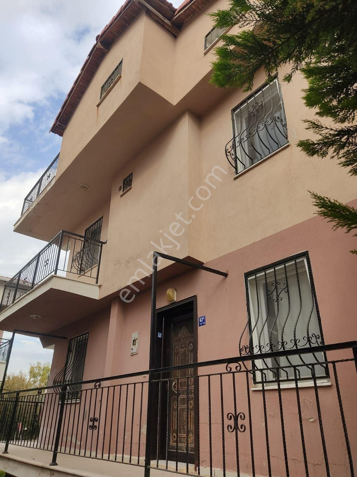 Kuşadası Bayraklıdede Satılık Villa Kuşadası Kuştur Mevki Triplex Yazlık