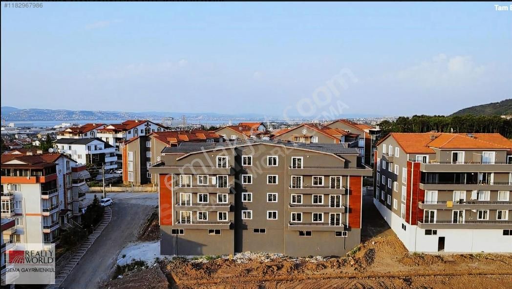 Gölcük Hisareyn Merkez Satılık Daire Rw Gema'dan Doğa Manzaralı 3+1 Site İçi Sıfır Daire