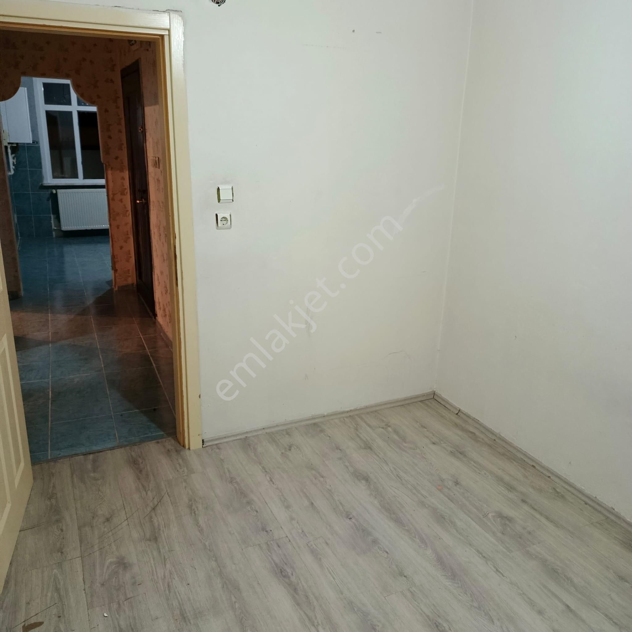 Sultangazi Yunus Emre Kiralık Daire Grv Emlak'tan Y.emre Mah. Kıbrıs Caddesinde Kiralık 2. Kat 85 M2 Daire