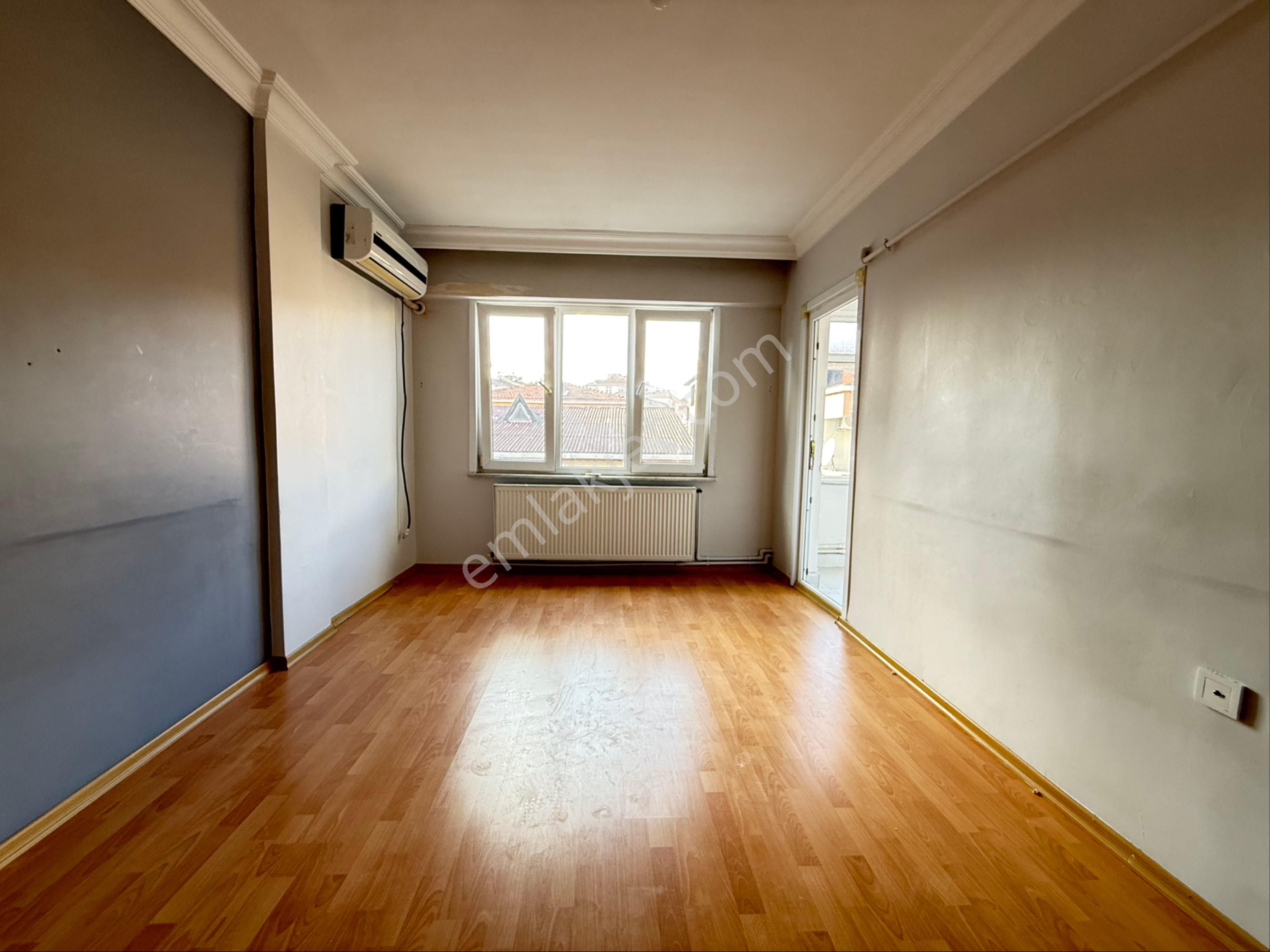 Küçükçekmece Gültepe Kiralık Daire Cadde Emlak Gültepe Mahallesinde Öğretmen Evine Yakın Konumda 2+1 90 M2 Kiralık Daire