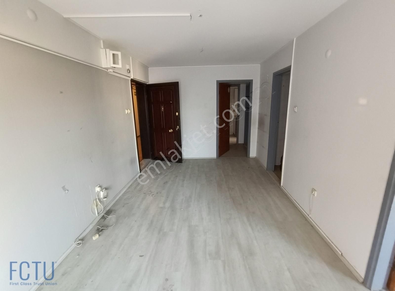 Konak Mimar Sinan Satılık Ofis İzmir Alsancak Kızılkanat Sağlık Sitesinde Satılık 2+1 Ofis