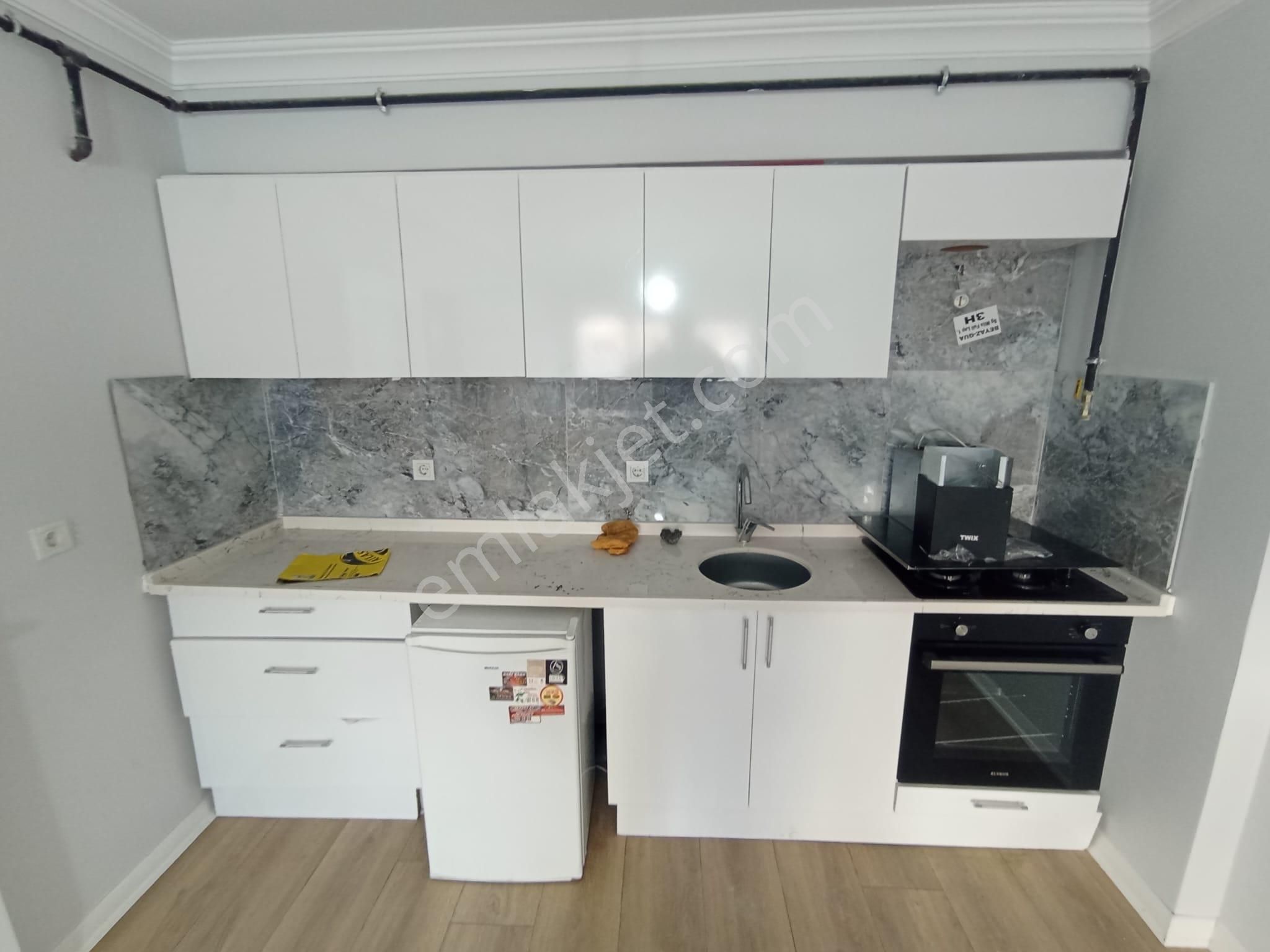 Maltepe Altıntepe Kiralık Daire Altıntepede Bostancıya Komşu Katta Lüks 1+1