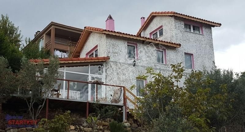 Seferihisar Orhanlı Satılık Villa Seferihisar Orhanlı'da Vadi Manzaralı Kış Bahçeli Satılık Villa