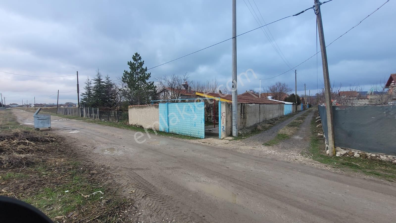 Tepebaşı Satılmışoğlu Satılık Tarla As Emlaktan Çukurhisar Yeni Mh. De Satılık Sobalı 828 Metrekare Bahçe Evi