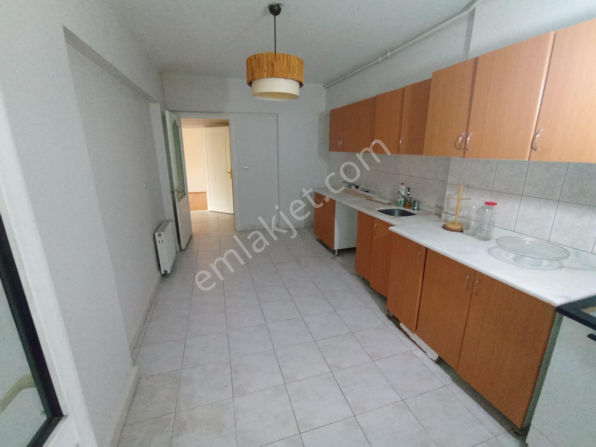 Maltepe Altıntepe Kiralık Daire Altıntepede 45m2 Salonlu Asansörlü Balkonlu 3+1