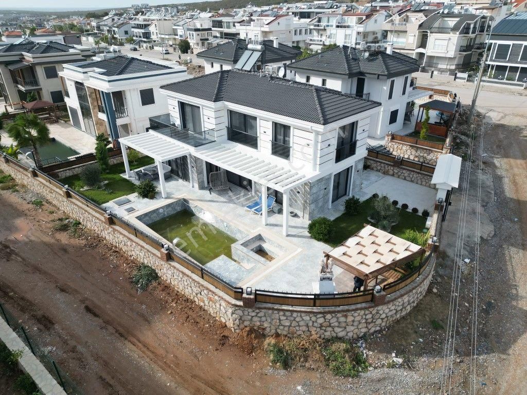 Didim Efeler Satılık Villa Didim Efeler Mahallesinde 500m2 Arsa İçinde Sıfır Eşyalı Satılık Villa