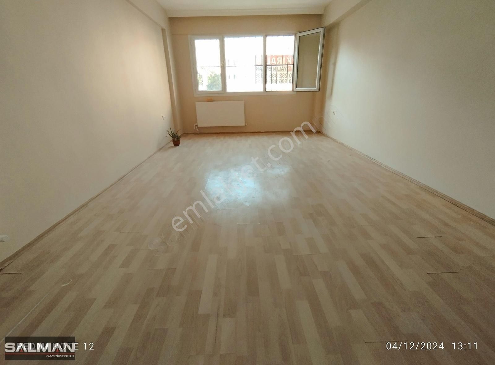 Karşıyaka Şemikler Kiralık Daire Salmandan Şemikler'de Anadolu Cad Yakını Kiralık 3+1 Daire