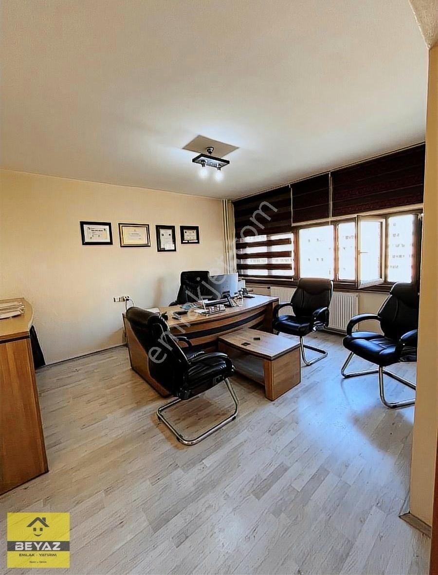 Selçuklu Nişantaş Kiralık Ofis Hazım Uluşahin İş Merkezinde 2+1 85 M² Kiralık Ofis Büro