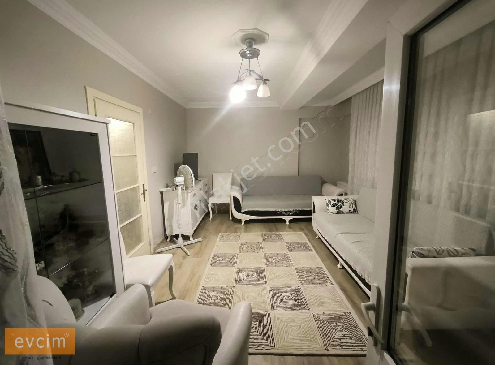 Ümraniye Armağanevler Satılık Daire Armağanevler`de Butik Sitede 2+1 Çok Kullanışlı Satılık Daire