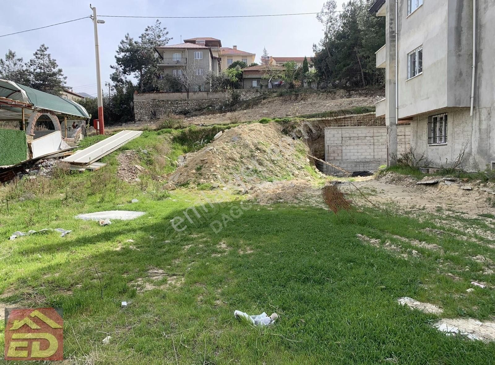 Buldan Cumhuriyet Satılık Konut İmarlı Dağcı Emlak Buldan Üniverste Yanı Apart Yapımna Uygun 415m2 Arsa