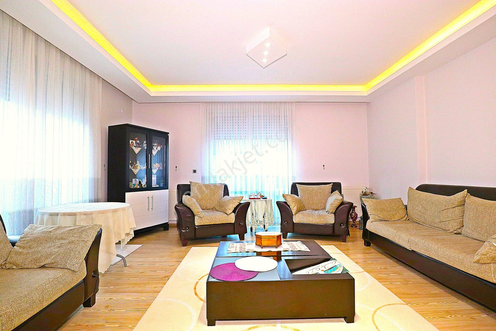 Acil Satılık 10 Yaşında Asansörlü,otoparklı Arakat Köşe Daire - Görsel 5