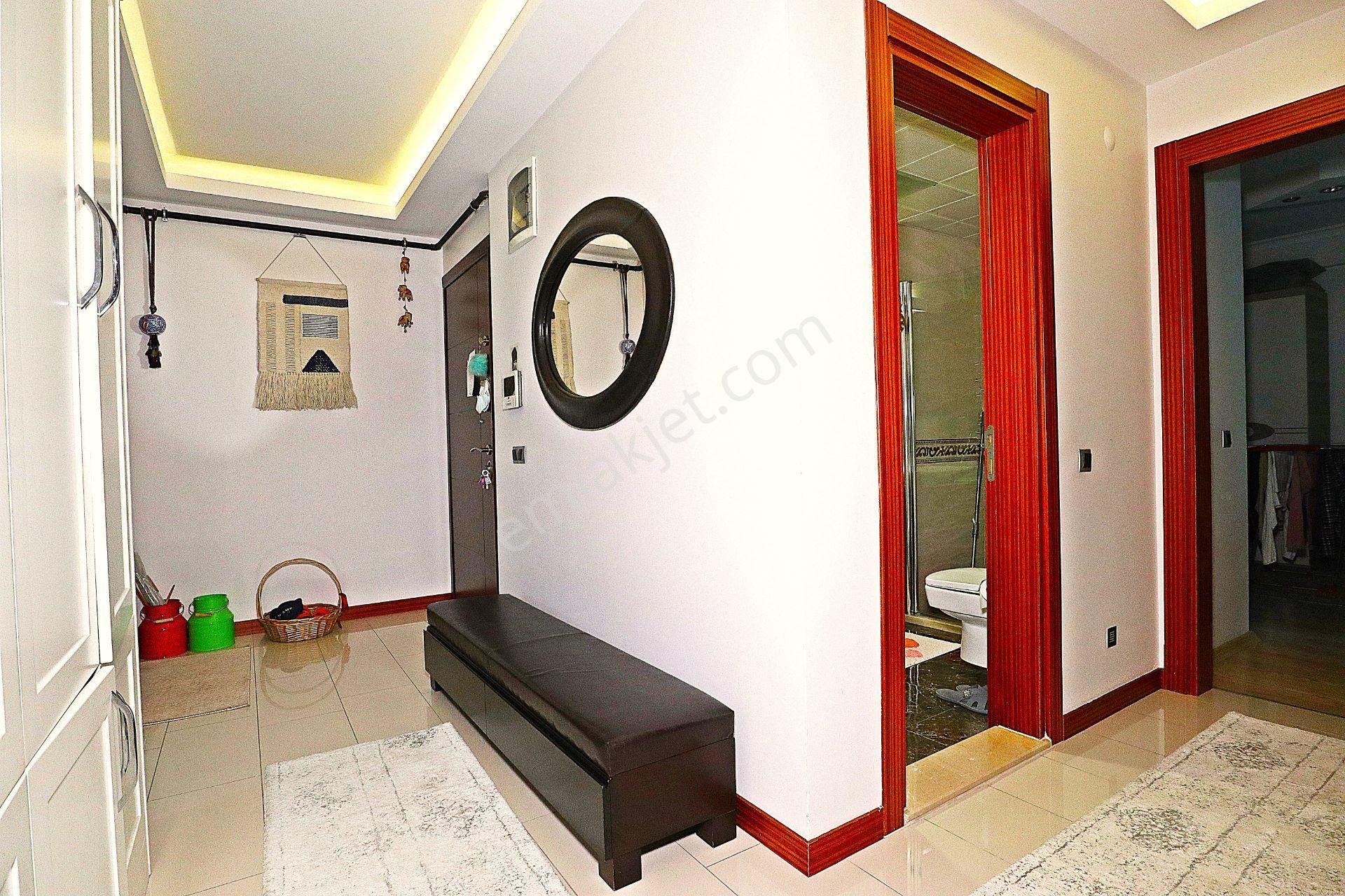 Acil Satılık 10 Yaşında Asansörlü,otoparklı Arakat Köşe Daire - Görsel 17