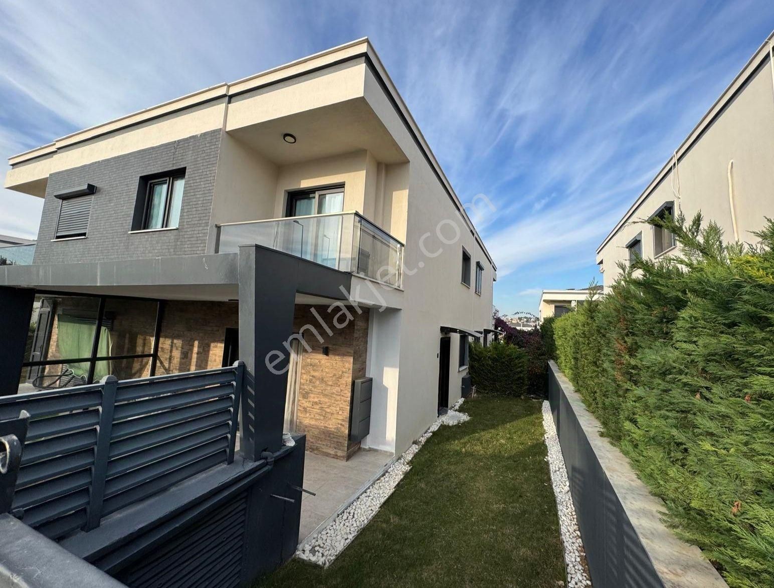 Kuşadası Soğucak Satılık Villa Kuşadası Soğucak Bölgesinde Satılık 3+1 Villa