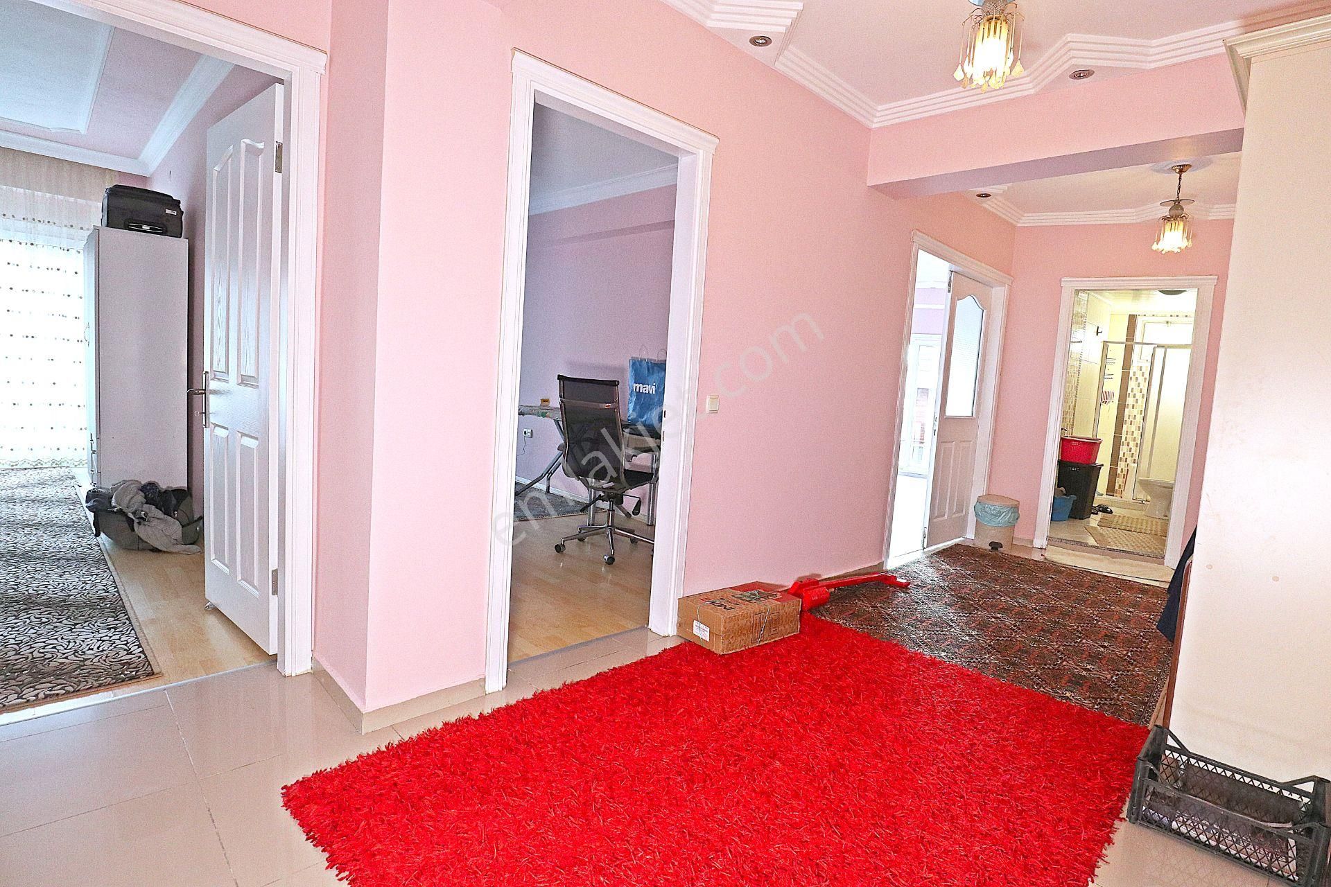 Deniz Manzaralı 200 M2 10 Yaşında Asansörlü,otoparklı Arakat Köşe Geniş Daire - Görsel 5