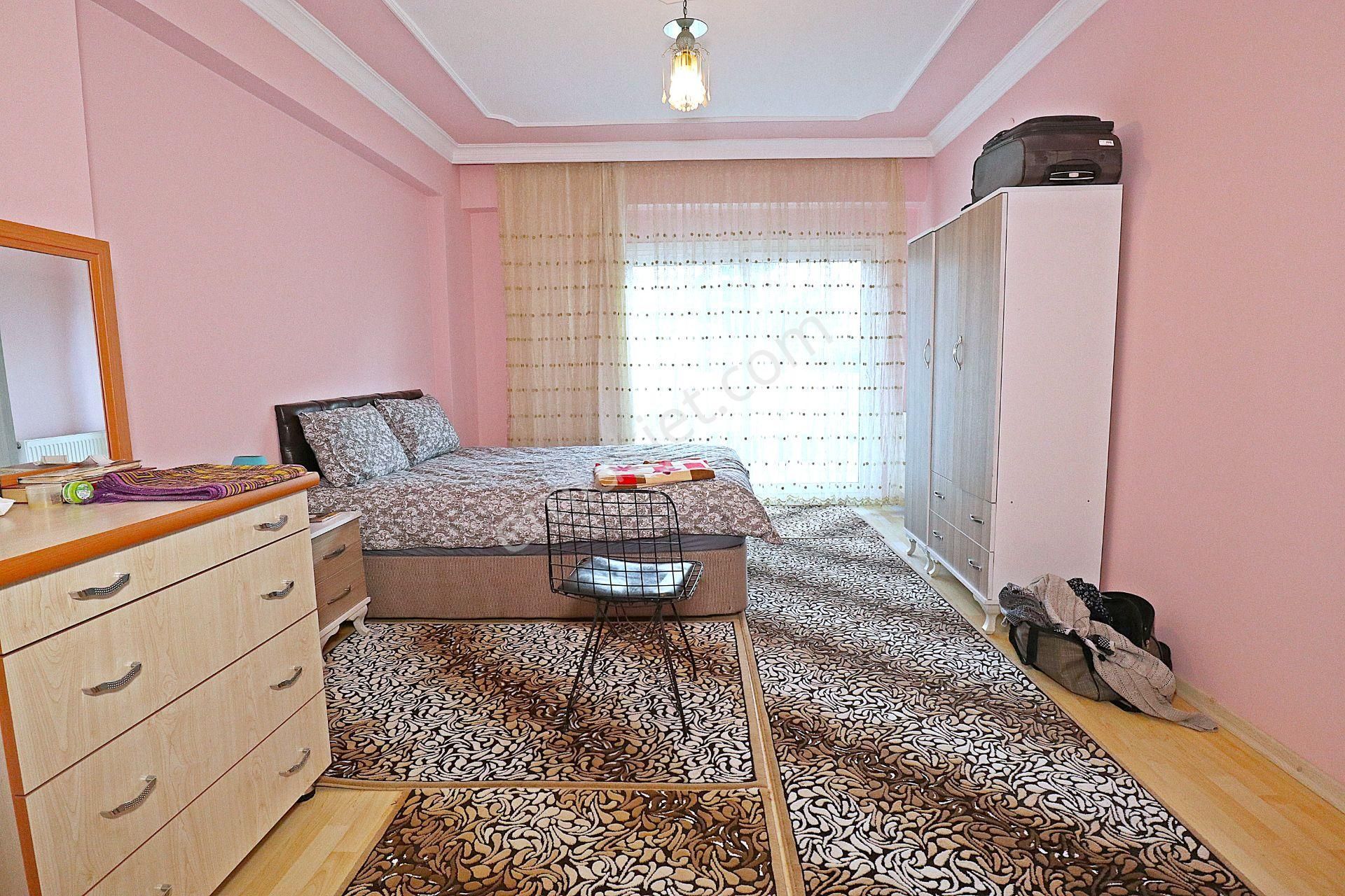 Deniz Manzaralı 200 M2 10 Yaşında Asansörlü,otoparklı Arakat Köşe Geniş Daire - Görsel 14