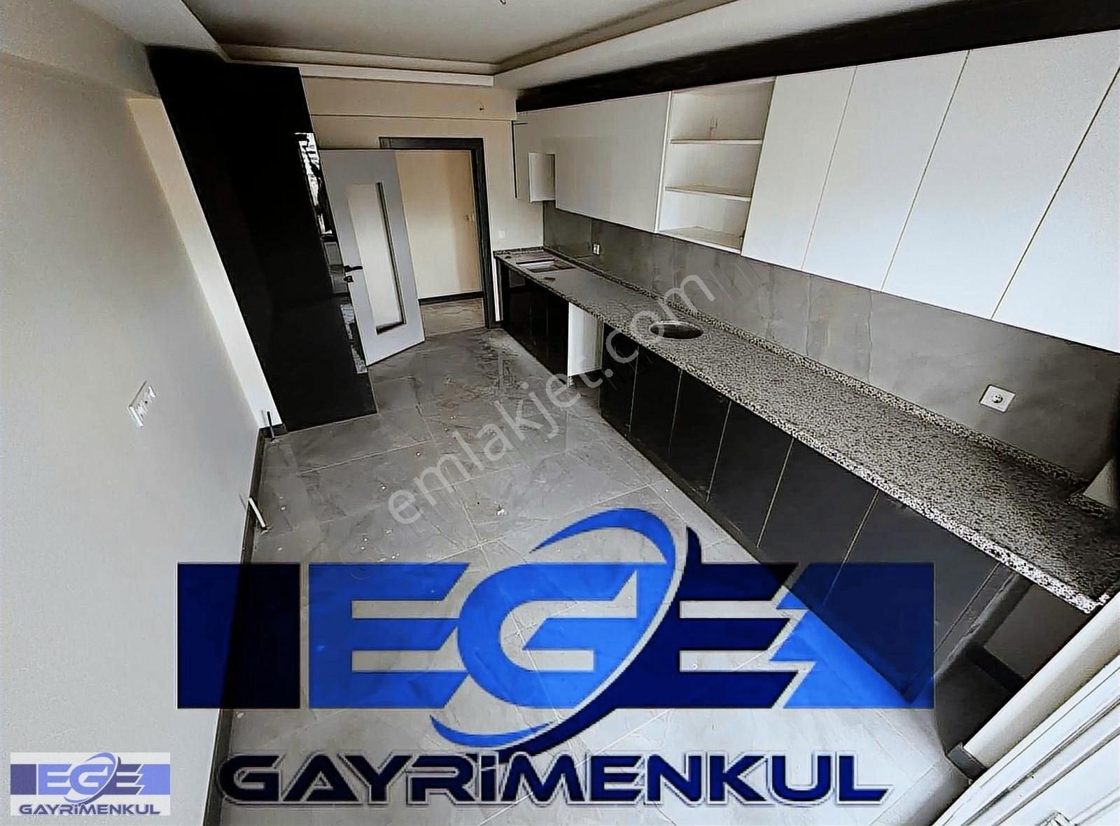 Mamak Yeşilbayır Satılık Daire 8. Kat Konumunda 4+1 Giyinme Odalı Ekstra Özellik Full+full