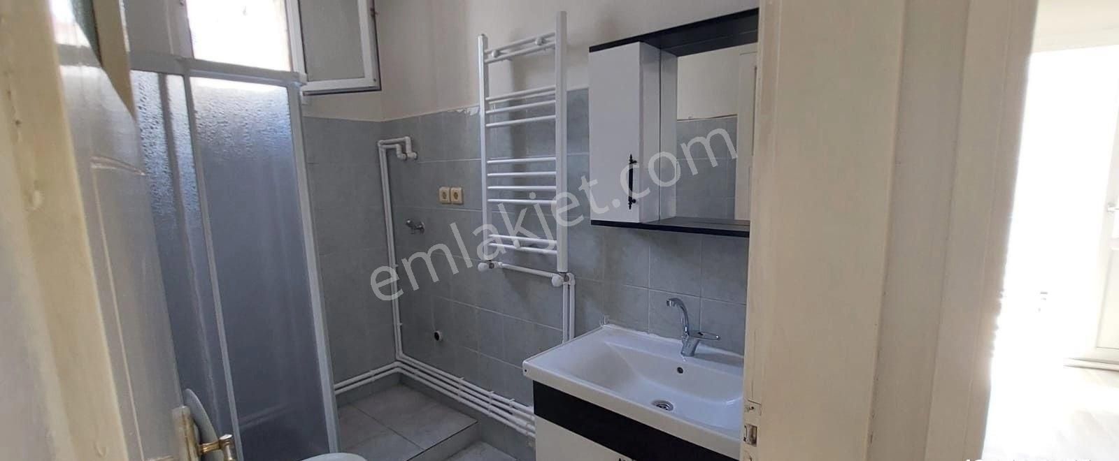 Balçova Eğitim Kiralık Daire Fahrettin Altayda 3+1 Temiz Kiralık Daire