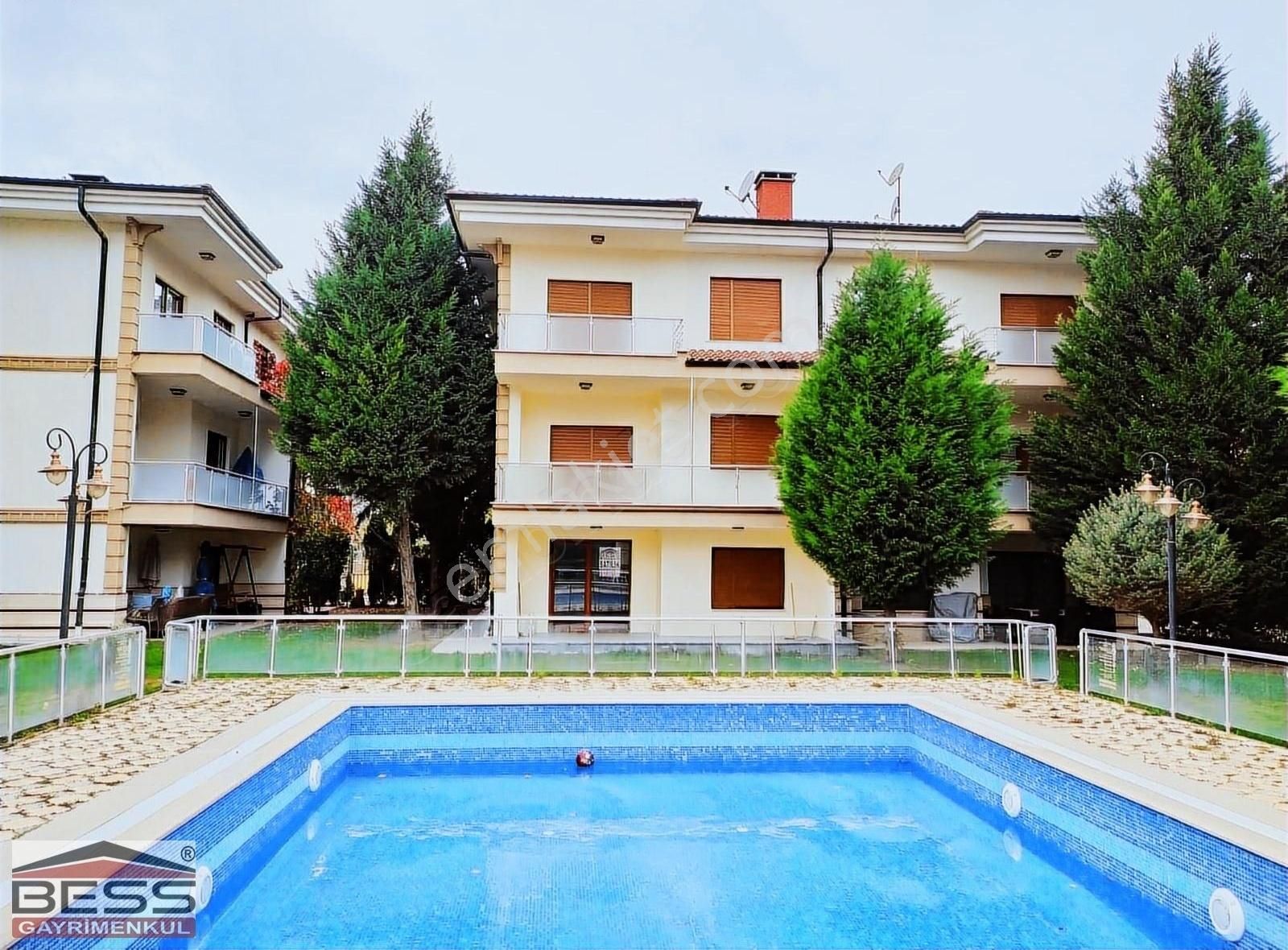 Tepebaşı Batıkent Satılık Villa Bess'den Batıkent Özbesin Yanı Aydınlar Sitesi Satılık 5+1 Villa