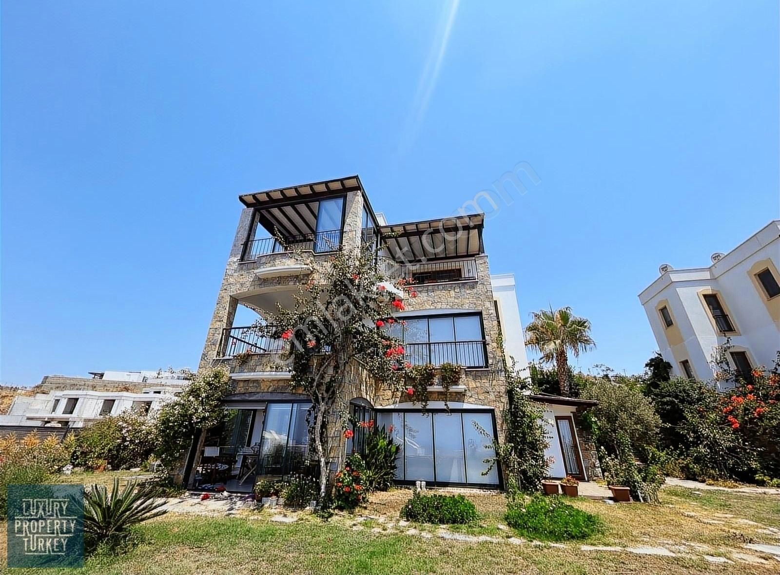 Bodrum Geriş Satılık Daire Yalıkavak'ta Site İçerisinde Enfes Deniz Manzaralı 2+1 Daire