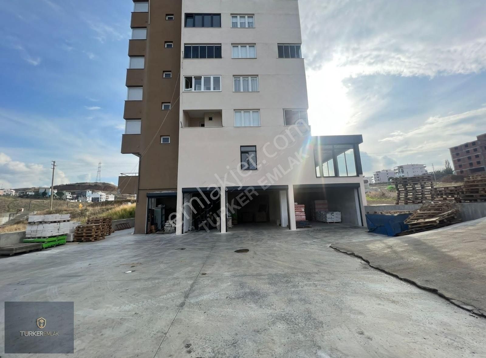 Aliağa Yeni Kiralık Dükkan & Mağaza Türker Emlak-yeni Mah.350m² Açık 450m² Kapalı Alanı Olan Dükkan