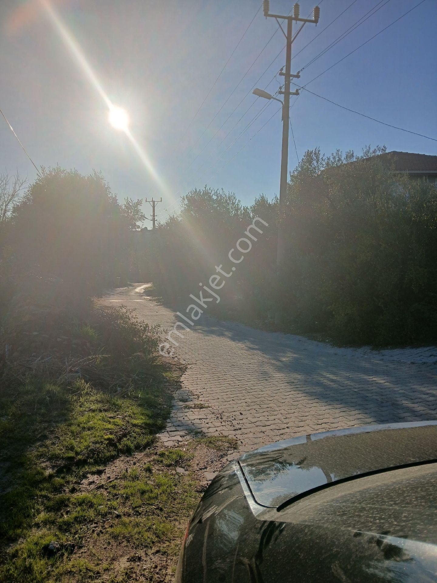 Köy İçi Yolu Suyu Elektriği Olan Hemen Ev Yapmaya Uygun Köy İçi Arsa - Görsel 11