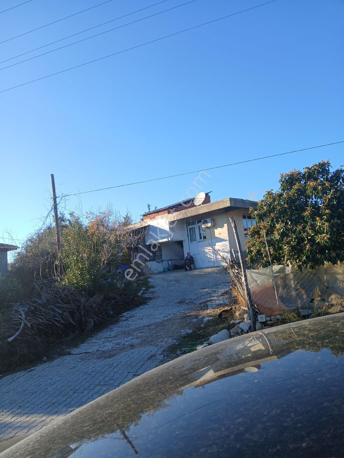 Köy İçi Yolu Suyu Elektriği Olan Hemen Ev Yapmaya Uygun Köy İçi Arsa - Görsel 9