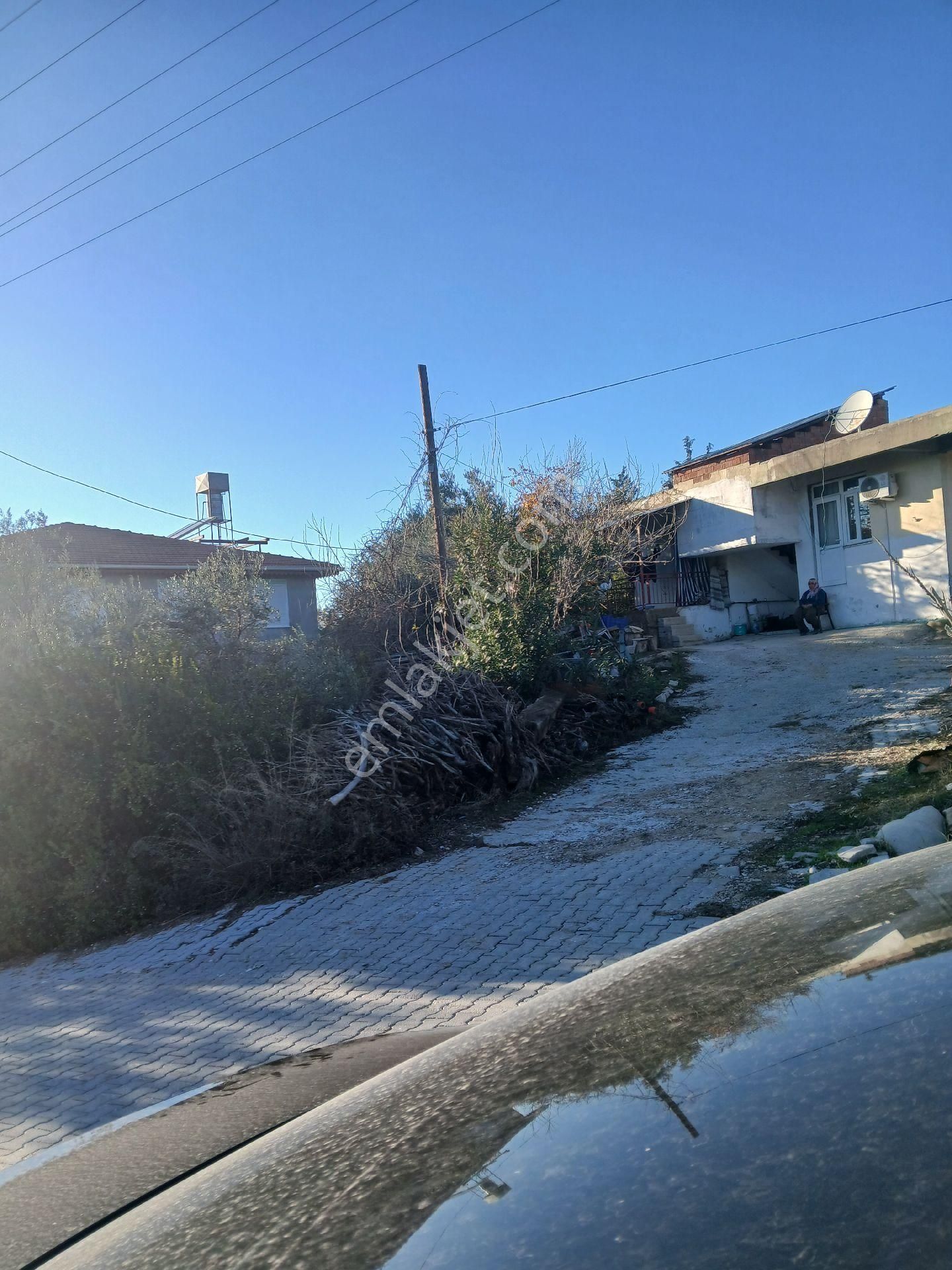 Köy İçi Yolu Suyu Elektriği Olan Hemen Ev Yapmaya Uygun Köy İçi Arsa - Görsel 10