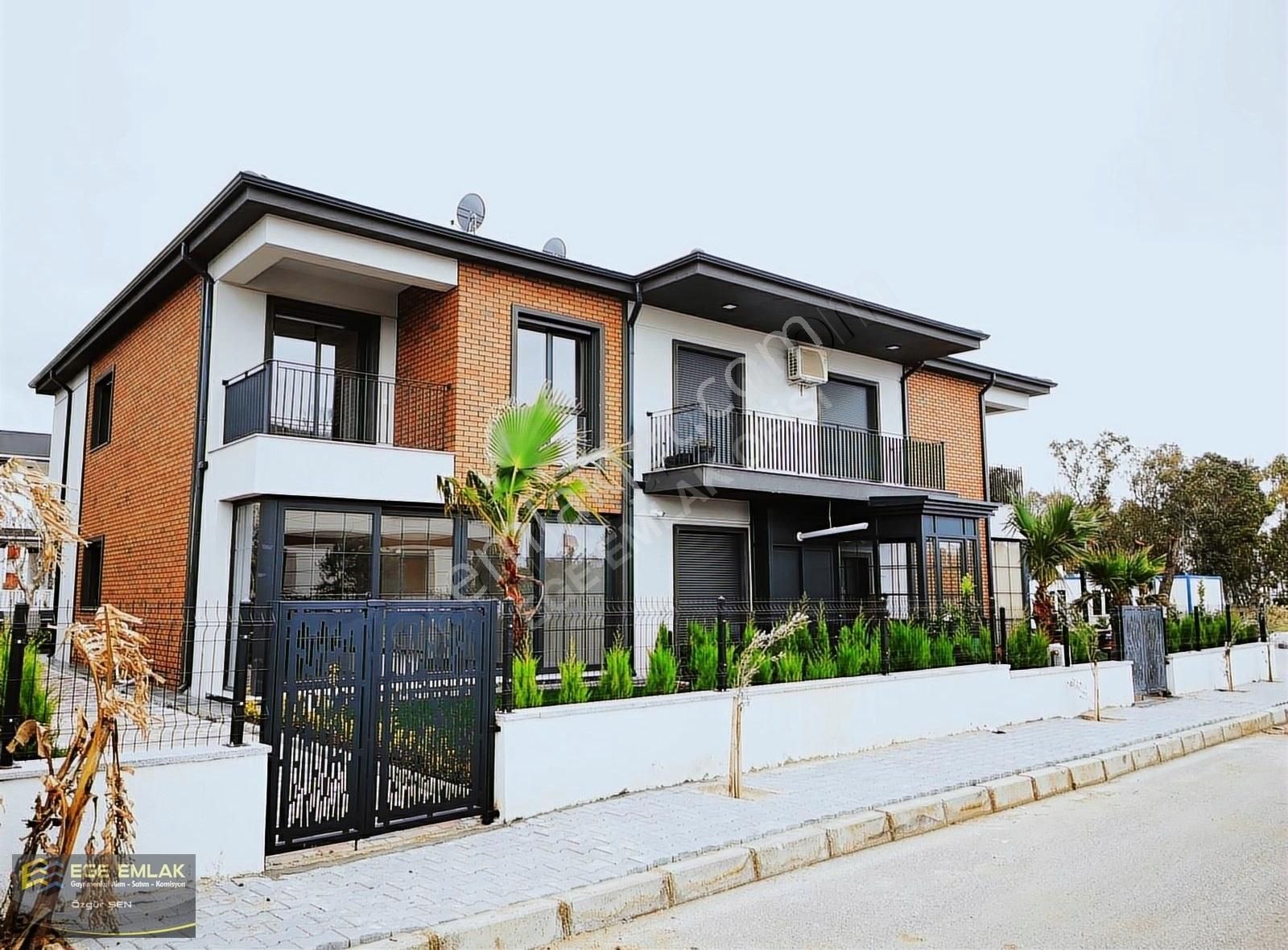 Aliağa Yalı Satılık Villa Ege Emlak'tan Satılık 4+1 Geniş Bahçeli Müstakil Villa