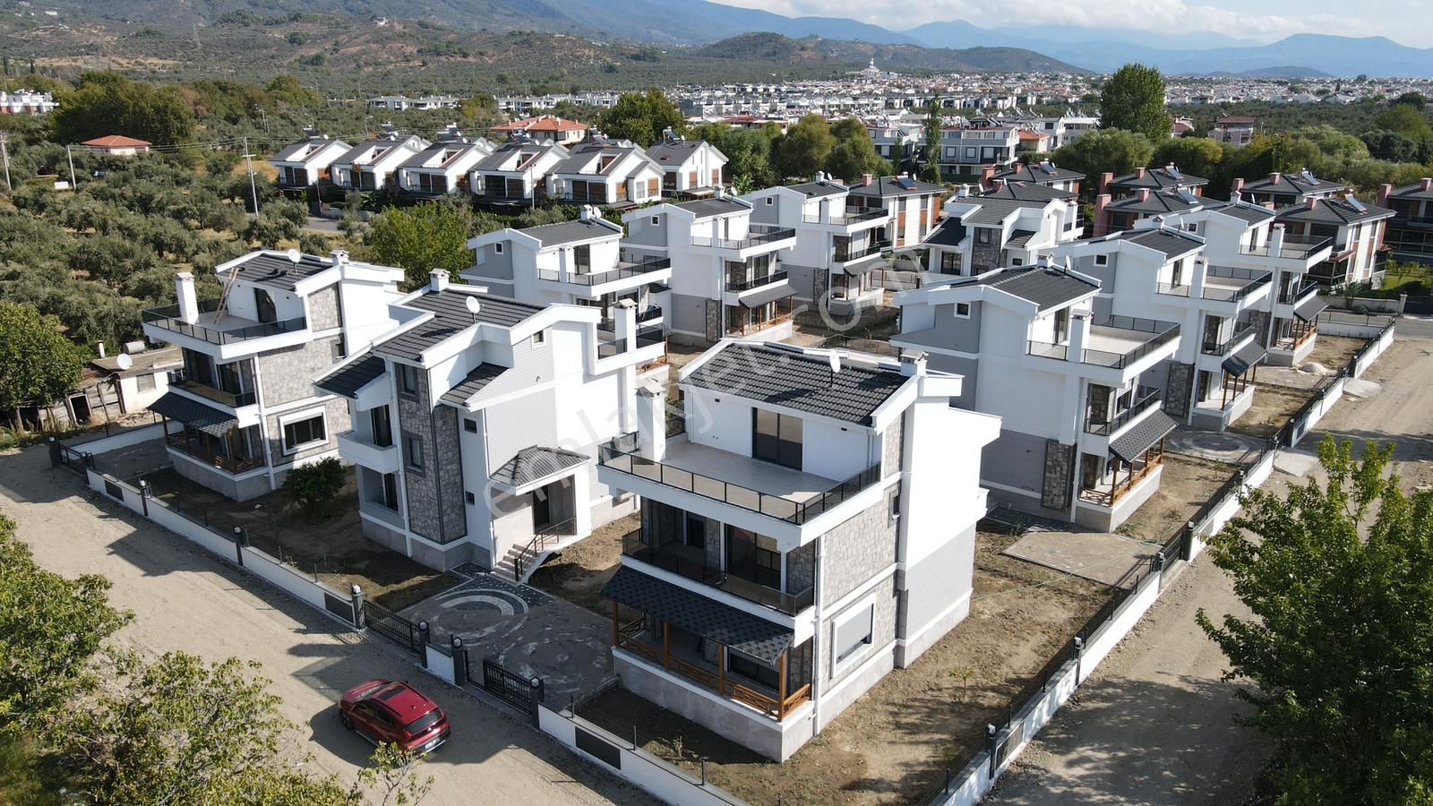 Edremit Tahtakuşlar Satılık Villa Havuzlu Bahçeli Keyifli Ve Konforlu Bir Yaşam 5+1 Villa