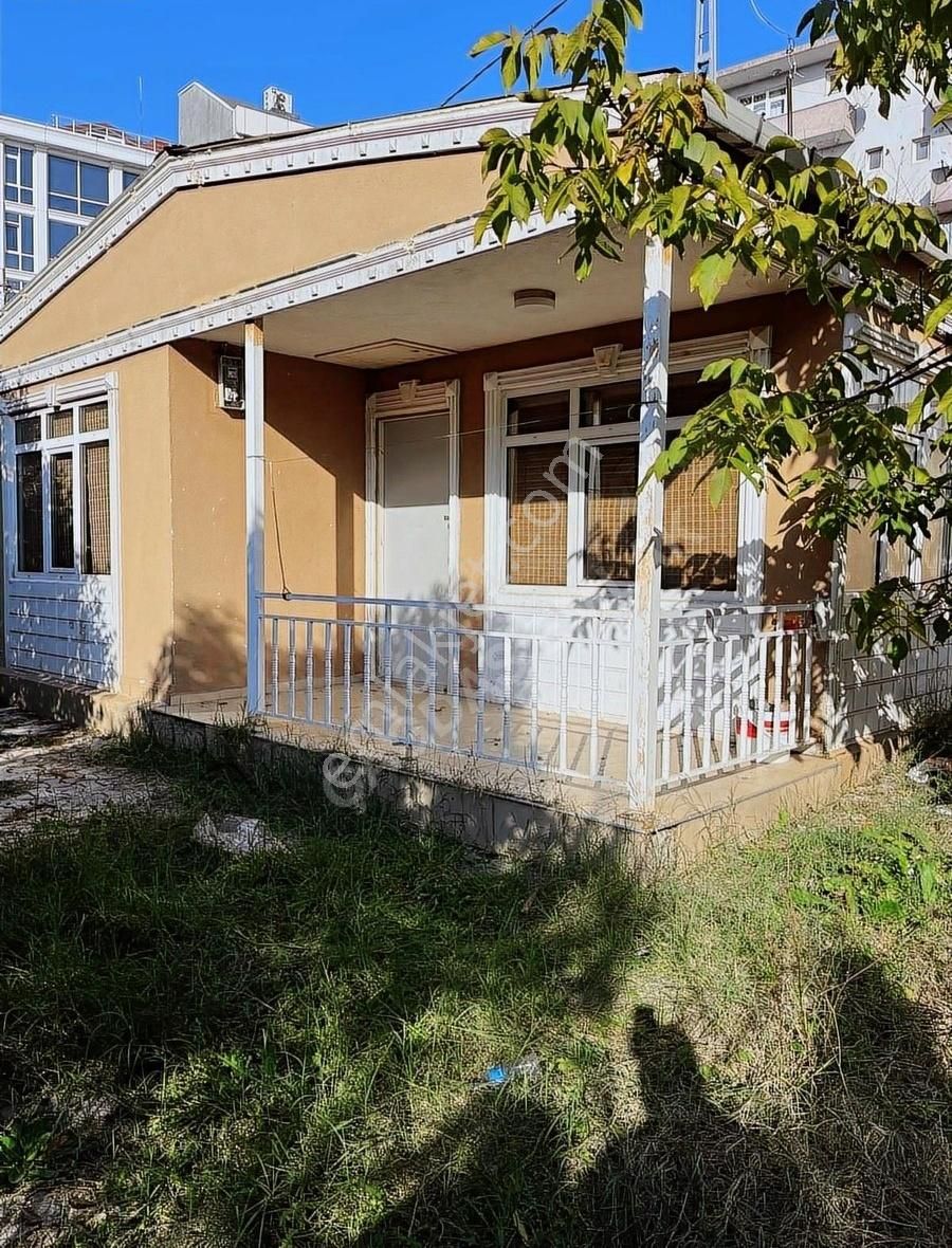 Ataşehir Yeni Sahra Kiralık Daire Ataşehir Yenisahra 630m2 Arsaiçinde Etrafı Çevrili Müstakil Ev