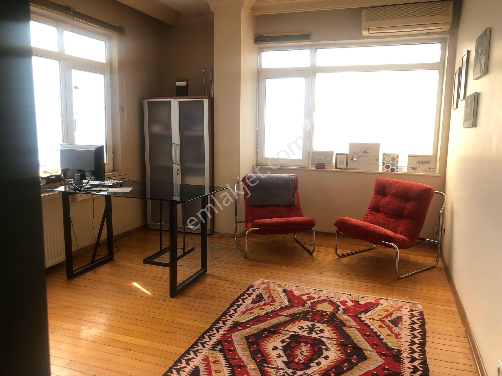 Mecidiyeköy Gülbağ Cadde Üzerinde Kiralık Büro Ofis Eşyasız