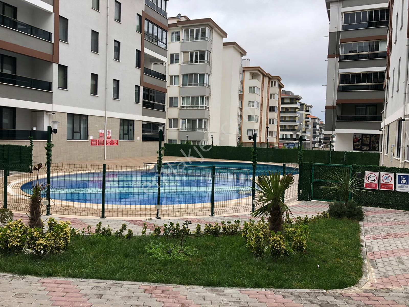 Bandırma Paşakent Satılık Daire Paşakent Mah. Hanedan Sitesinde 1+1 Eşyalı Satılık Daire