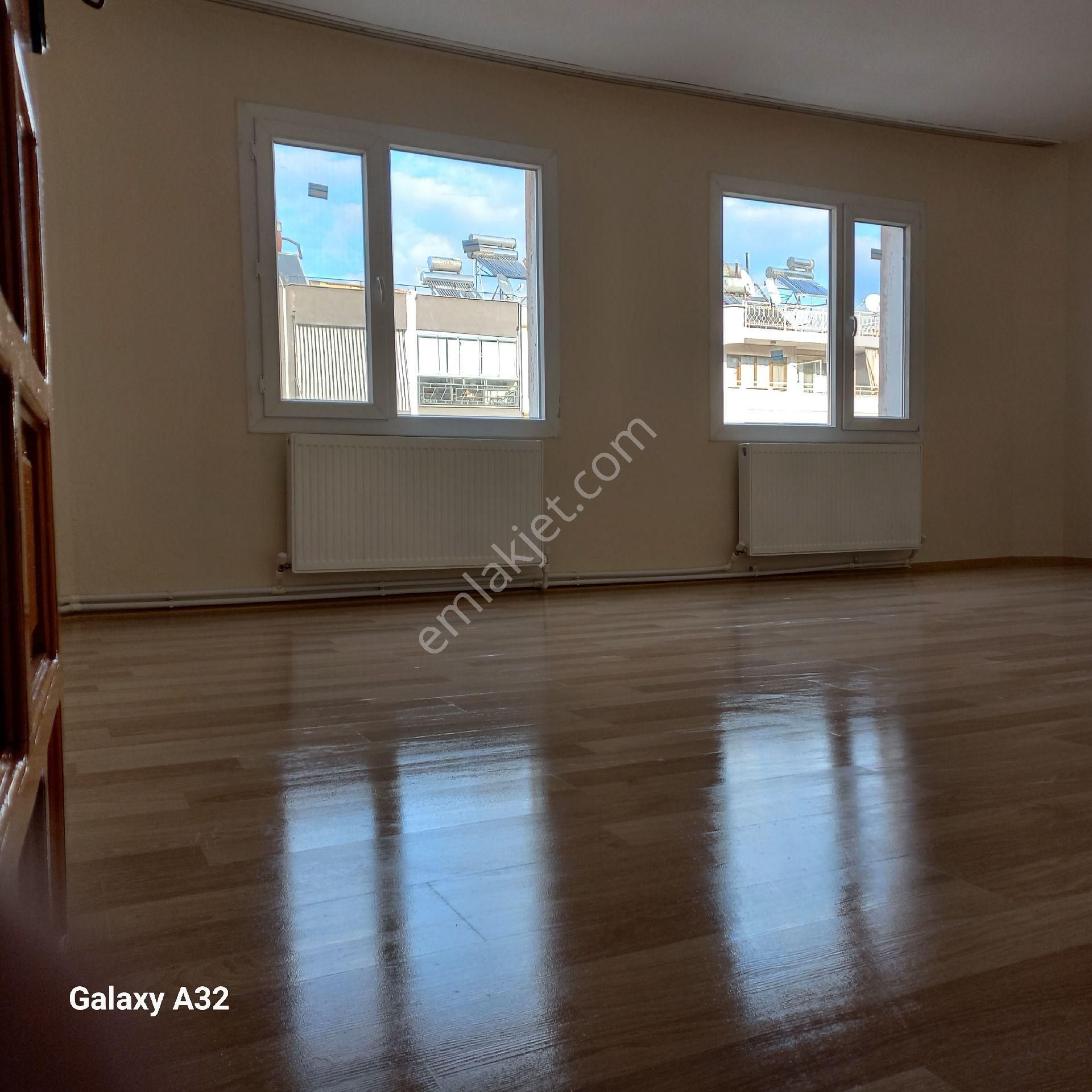 Salihli Cumhuriyet Kiralık Daire Çınarlı Caddesi Geniş Ferah