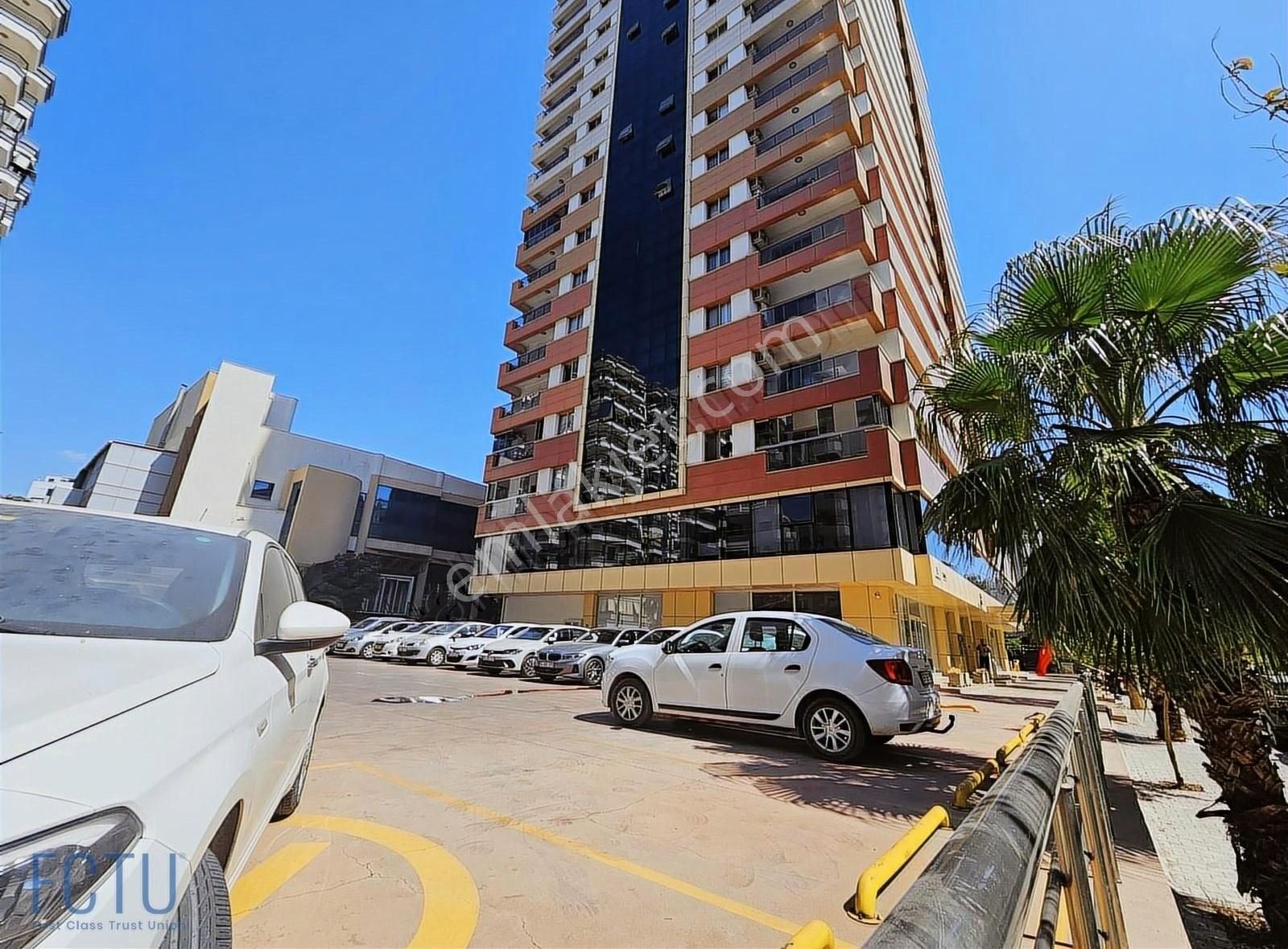 Karşıyaka Bahçelievler Kiralık Dükkan & Mağaza Karşıyaka Tower'da Kiralık 200 M2 Dükkan