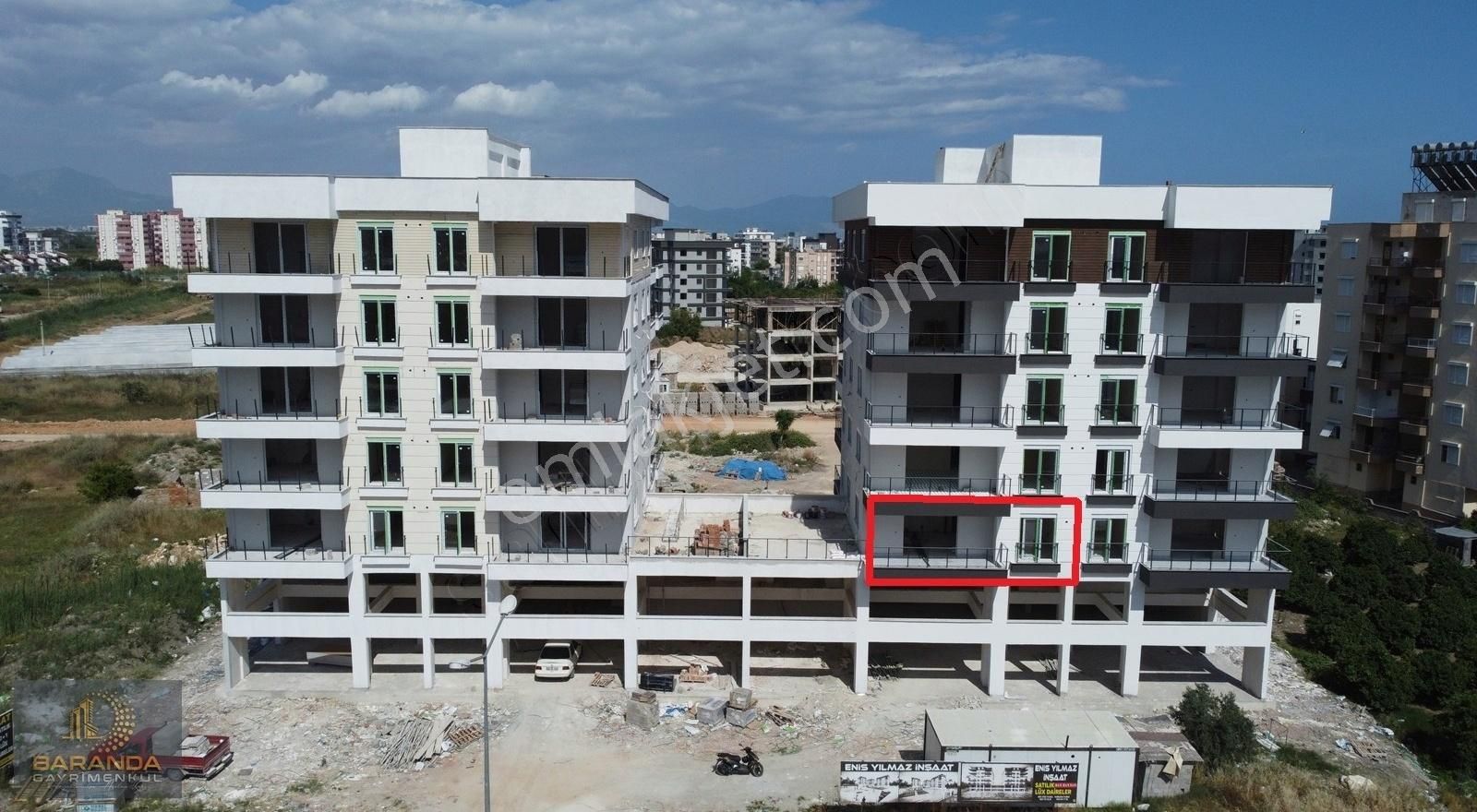 Finike Kum Satılık Daire Denize 400 Metre, Anayol Kenarı Lüks Site'de Satılık 3+1 Daire