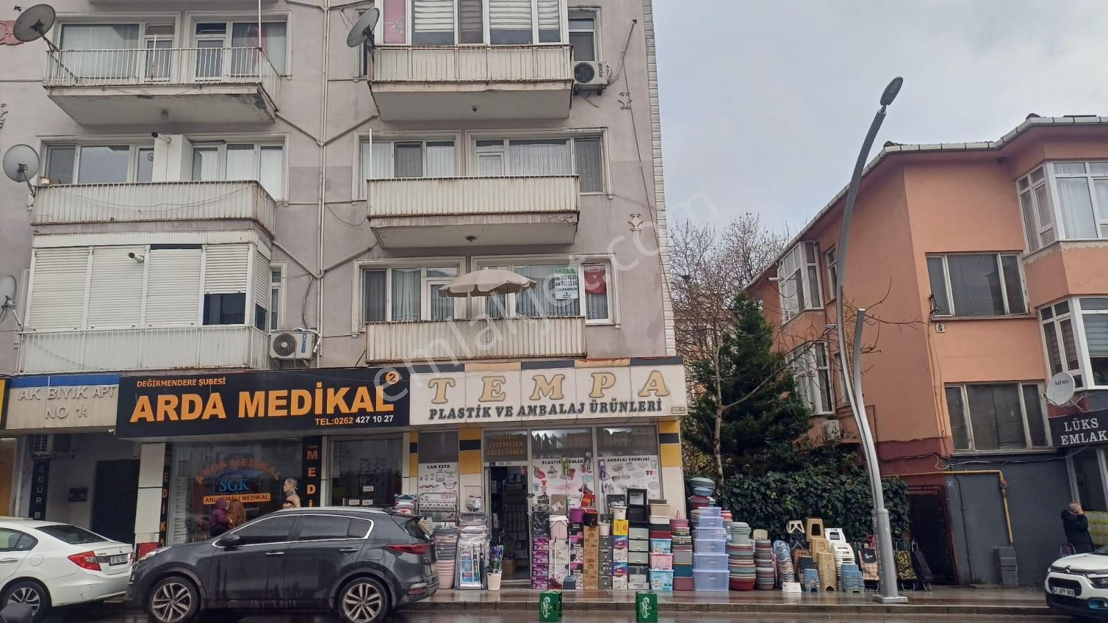 Gölcük Değirmendere Yalı Satılık Daire Değirmendere Çarşı Merkezde,ana Cadde Üzerinde 1. Kat