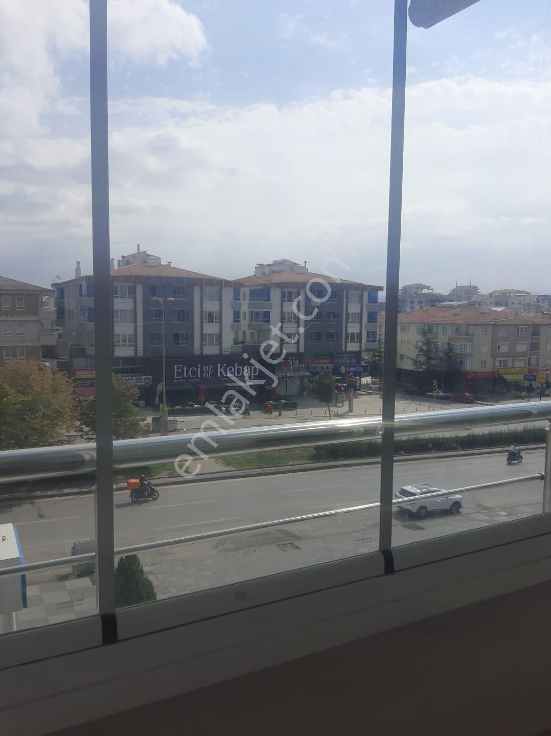 Mamak Ege Satılık Daire Ege Mah. Acil Satılık 2. Kat 135m2 Asansörlü Caddeye Sıfır 3+1 Yapılı Çift Balkon Salon Bağımsız